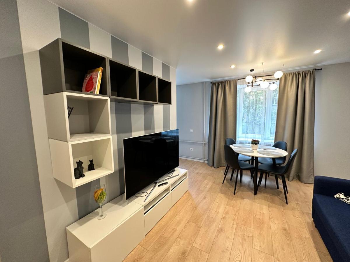 Parkside Escape: Stylish 1-Br Apartment Riga Exterior photo