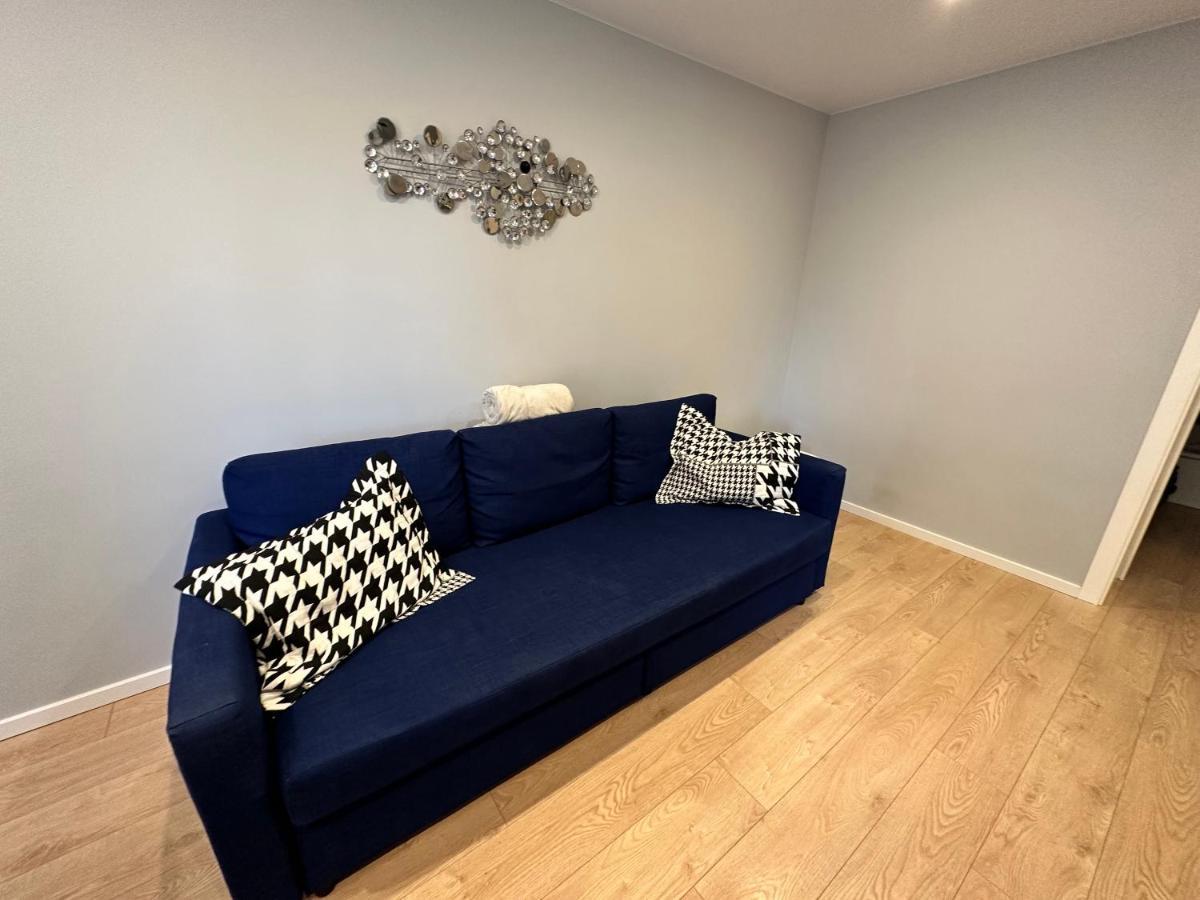 Parkside Escape: Stylish 1-Br Apartment Riga Exterior photo